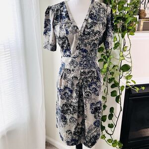 Banana Republic Gray & Navy Blue Floral Lightweight Dress Size 12